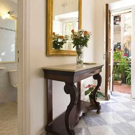 Palazzo Dalbis In Pieno Centro Per 8 Persone Apartmán