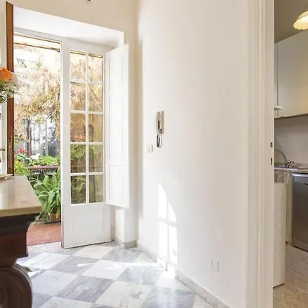 Palazzo Dalbis In Pieno Centro Per 8 Persone Apartman