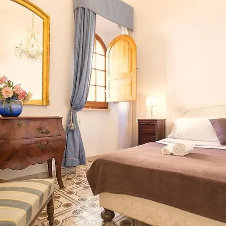 Palazzo Dalbis In Pieno Centro Per 8 Persone Apartman *