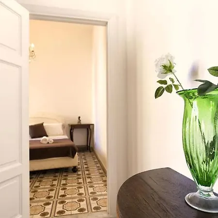 Palazzo Dalbis In Pieno Centro Per 8 Persone