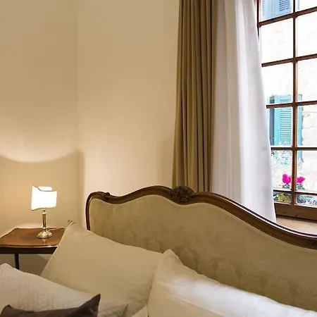 Palazzo Dalbis In Pieno Centro Per 8 Persone *