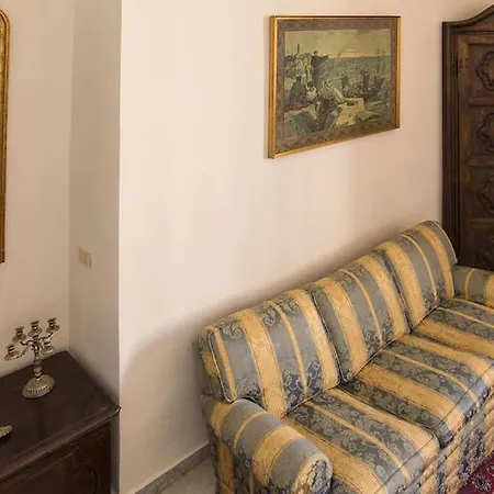 Palazzo Dalbis In Pieno Centro Per 8 Persone *