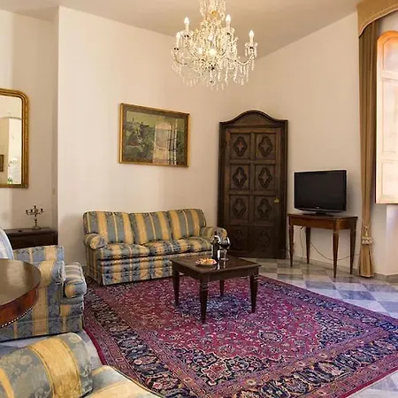 Apartmán Palazzo Dalbis In Pieno Centro Per 8 Persone