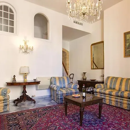 Palazzo Dalbis In Pieno Centro Per 8 Persone Apartman *