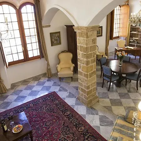 Palazzo Dalbis In Pieno Centro Per 8 Persone