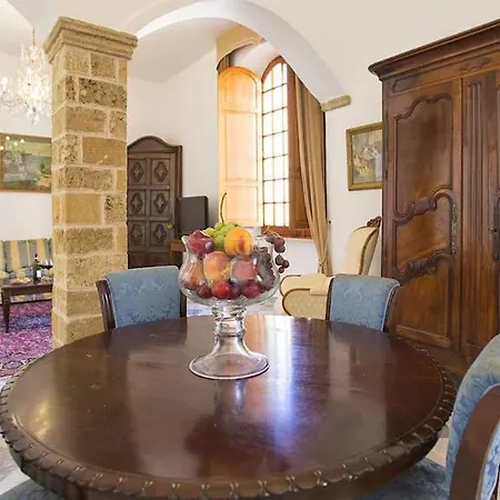 Palazzo Dalbis In Pieno Centro Per 8 Persone Apartmán