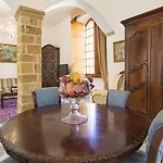 Palazzo Albis In Pieno Centro Per 8 Persone Apartmán