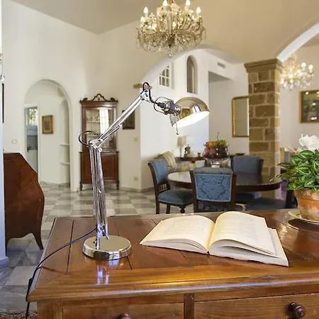 Palazzo Dalbis In Pieno Centro Per 8 Persone