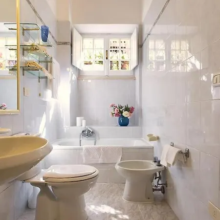 Apartamento Palazzo Albis In Pieno Centro Per 8 Persone